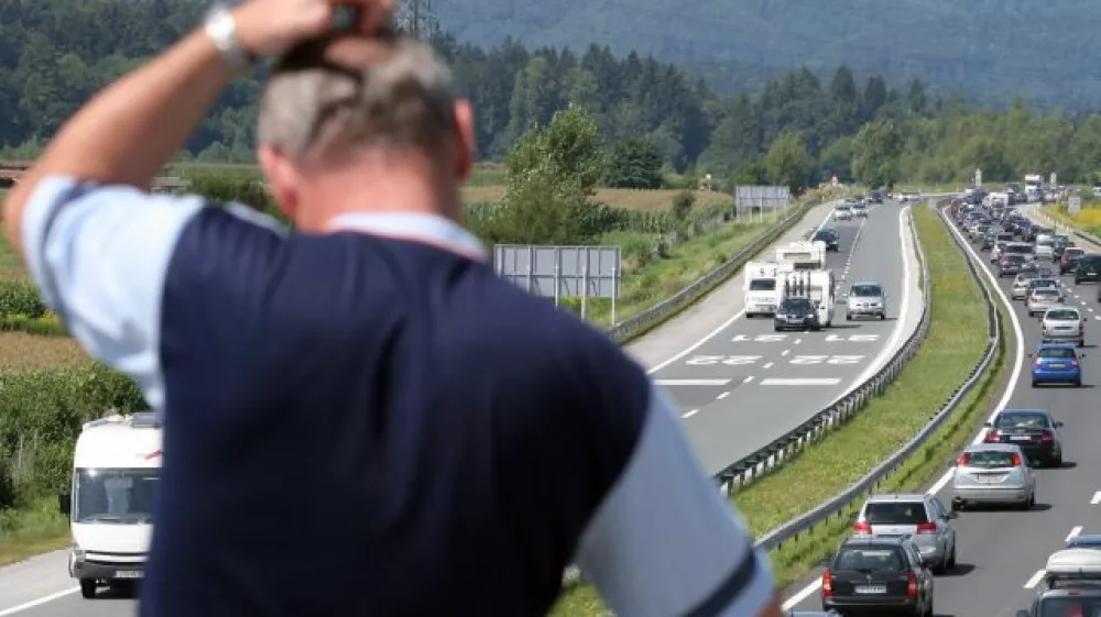 -Gorenjska avtocesta-Prometni zastoj, kolona, gneča//FOTO: Luka CjuhaOPOMBA: ZA OBJAVO V ČASOPISU DNEVNIK