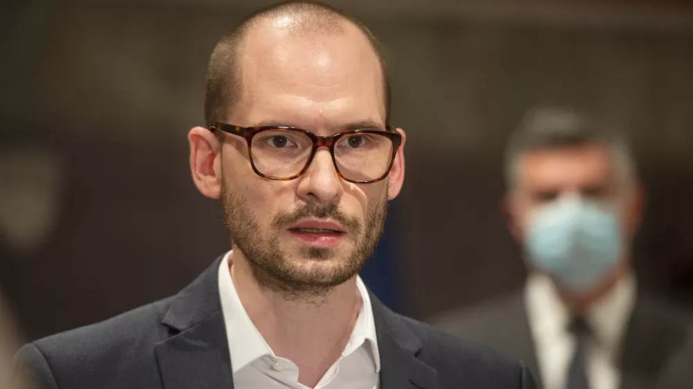 Ljubljana, Drzavni zbor.Izredna seja DZ, na kateri so obravnavali predlog deklaracije o trenutnih razmerah v Ukrajini.Matej Tasner Vatovec.