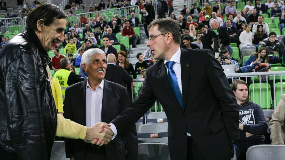 nekdanji ko&scaron;arkar Aljo&scaron;a Žorga in predsednik KK Olimpija Ljubljana Jani M&ouml;derndorfer - 11.01.2016 - Ko&scaron;arkarski klub Olimpija - večer legend 70 let delovanja ko&scaron;arkarskega kluba Olimpija.   ///FOTO: Luka Cjuha.