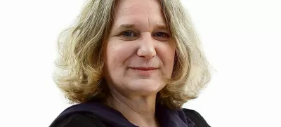 Mateja A Hrastar- Redakcija Dnevnik 2024 - portreti za komentarje in kolumne - kolumnisti - komentatorji – novinarji - portret //FOTO: Luka Cjuha