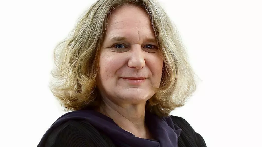 Mateja A Hrastar- Redakcija Dnevnik 2024 - portreti za komentarje in kolumne - kolumnisti - komentatorji &ndash; novinarji - portret //FOTO: Luka Cjuha