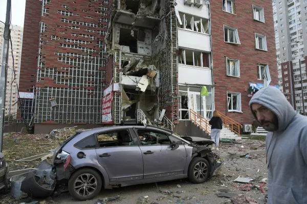 Residents react near their damaged multi-storey building damaged in Russia's missile and drone attack in Kyiv, Ukraine, Tuesday, June 10, 2025. (AP Photo/Efrem Lukatsky)