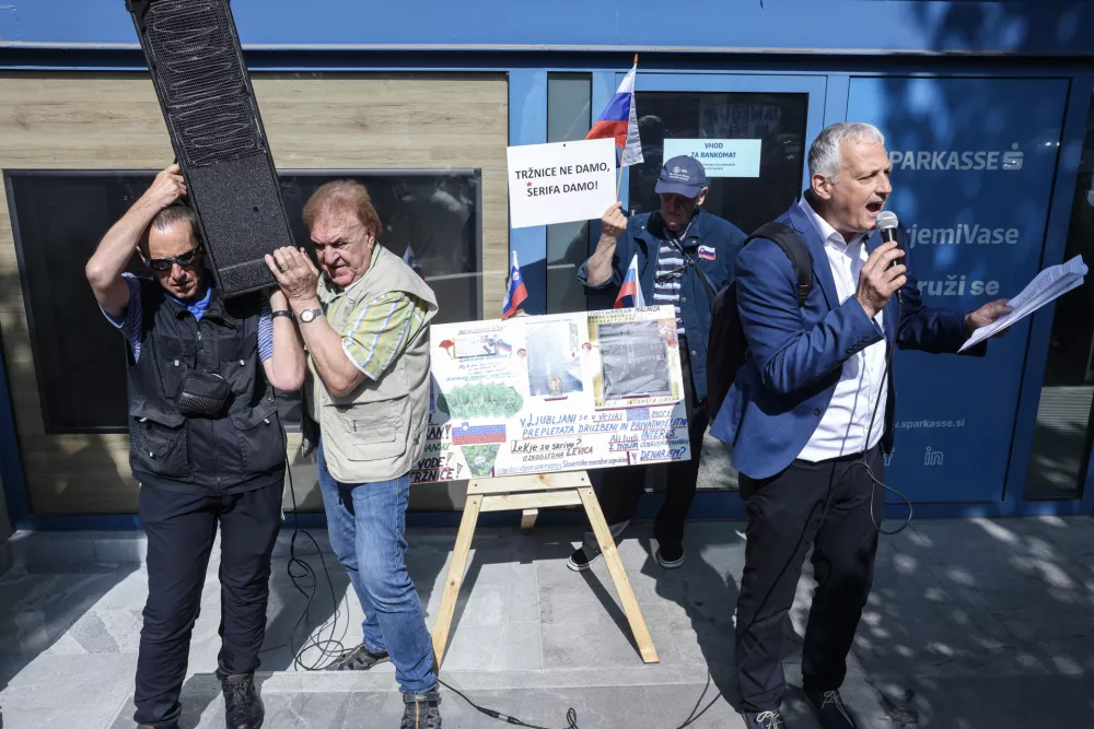 Ale&scaron; Primc- 10.06.2025 - shod za za&scaron;čito stare Ljubljane, ki ga ob obravnavi postopka izdaje gradbenega dovoljenja za garažno hi&scaron;o pod Ljubljansko tržnico pripravlja stranka Glas za otroke in družine; pred ministrstvom za naravne vire in prostor, Dunajska cesta 48//FOTO: Jaka Gasar