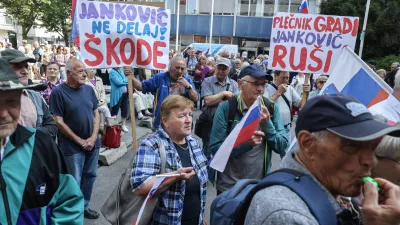 - 10.06.2025 - shod za za&scaron;čito stare Ljubljane, ki ga ob obravnavi postopka izdaje gradbenega dovoljenja za garažno hi&scaron;o pod Ljubljansko tržnico pripravlja stranka Glas za otroke in družine; pred ministrstvom za naravne vire in prostor, Dunajska cesta 48//FOTO: Jaka Gasar