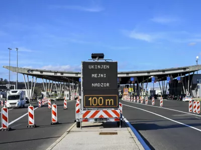 - mejni prehod Obrežje po 31 letih ukinil mejni nadzor - slovensko - hrva&scaron;ka meja - ukinjen mejni nadzor- 1.1.2023 &ndash; Vstop Hrva&scaron;ke v schengensko in evrsko območje.//FOTO: Nik Erik Neubauer
