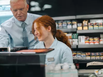 trgovina, upokojenci, delo, zaposlovanje, kader, medgeneracijsko, mentor / Foto: Jacoblund