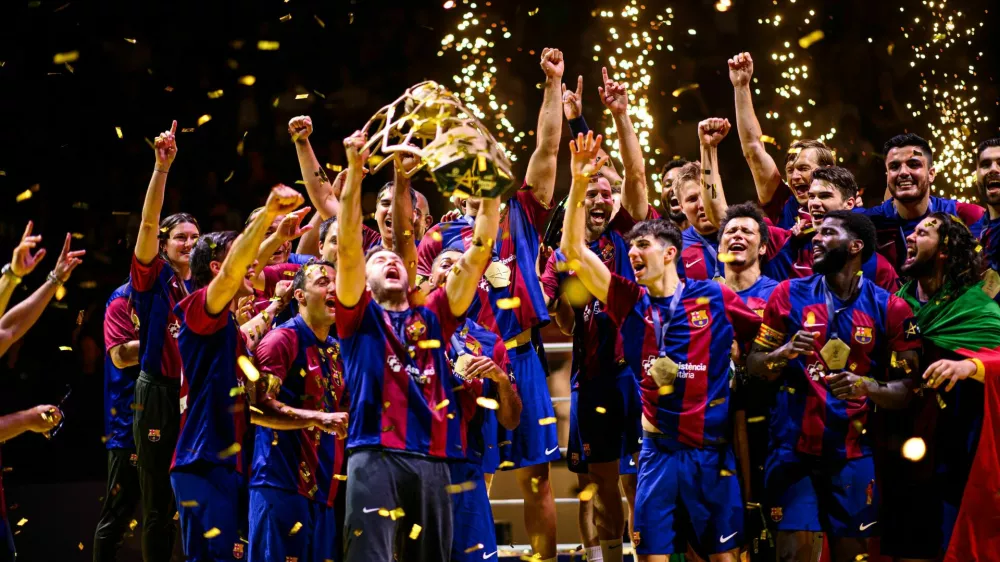 2XB00AE COLOGNE, GERMANY - 9 JUNE, 2024: The Final match of TruckScout24 EHF FINAL4 Aalborg Handbold vs Barca at Lanxess Arena