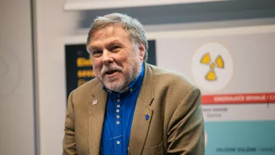 Dol pri Ljubljani, Reaktorski center Podgorica.Srecanje pred zacetkom Dnevov Jozefa Stefana (18. do 23. 3.) s pokusino astronavtskega zajtrka in ogledom reaktorja, predstavili so tudi dejavnost izobrazevalnega centra za jedrsko tehnologijo.Vodja odseka za reaktorsko tehniko Leon Cizelj. / Foto: Bostjan Podlogar/sta