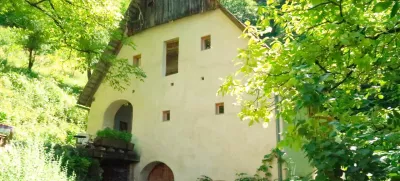 Domačija Za Lomovjem, Ravne pri Cerknem, Cirila Toplak, Obnovljene domačije, stavbna dediščina / Foto: Nataša Bucik Ozebek