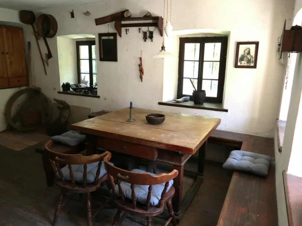 Domačija Za Lomovjem, Ravne pri Cerknem, Cirila Toplak, Obnovljene domačije, stavbna dedi&scaron;čina / Foto: Nata&scaron;a Bucik Ozebek