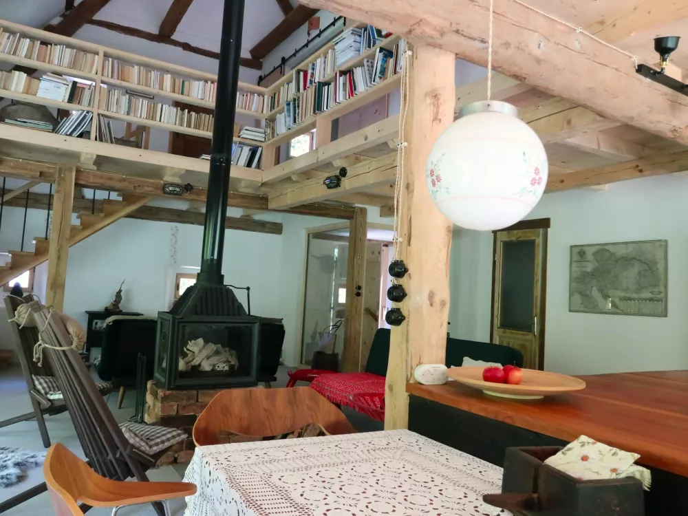 Domačija Za Lomovjem, Ravne pri Cerknem, Cirila Toplak, Obnovljene domačije, stavbna dedi&scaron;čina / Foto: Nata&scaron;a Bucik Ozebek