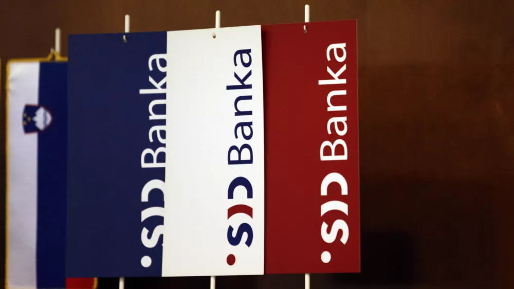 - SID, izvozna in razvojna banka - podpis kreditne pogodbe med SID banko in EIB (Evropska investicijska banka) v vrednosti 100 miljonov evrov, ki jih bo SID banka namenila podjetjem za financiranje razvojnih projektov //FOTO: Luka Cjuha / Foto: Luka Cjuha