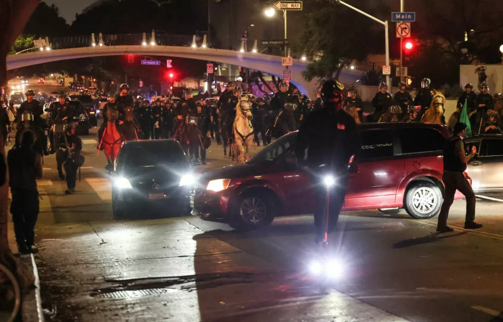 Members of law enforcement work to clear the area, as protests against federal immigration sweeps continue, in downtown Los Angeles, California, U.S. June 10, 2025. REUTERS/Leah Millis