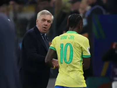Soccer Football - World Cup - South American Qualifiers - Brazil v Paraguay - Neo Quimica Arena, Sao Paulo, Brazil - June 10, 2025 Brazil coach Carlo Ancelotti and Vinicius Junior REUTERS/Jorge Silva
