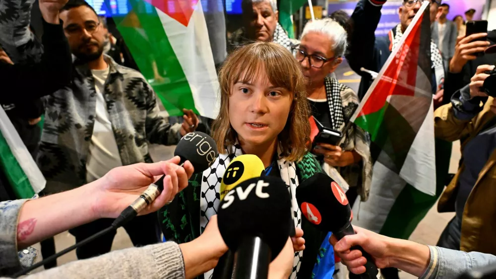 Swedish activist Greta Thunberg talks to journalists as she arrives at Arlanda airport outside Stockholm, Sweden, June 10, 2025. TT News Agency/Anders Wiklund via REUTERS   ATTENTION EDITORS - THIS IMAGE WAS PROVIDED BY A THIRD PARTY. SWEDEN OUT. NO COMMERCIAL OR EDITORIAL SALES IN SWEDEN.