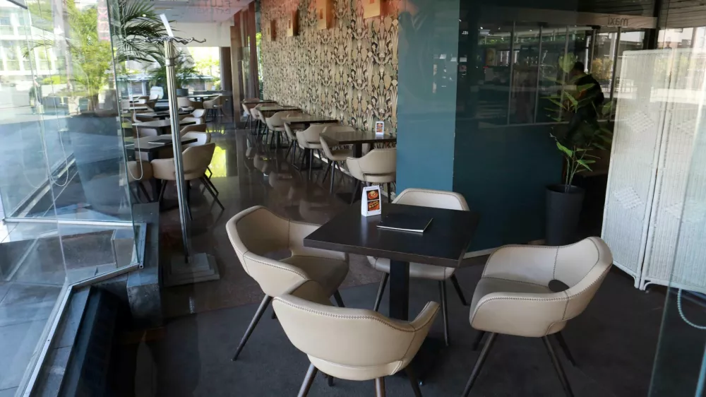 28.04.2025 - Maximarket, onesnažena voda, prazna kavarnaFoto: Tomaž Skale