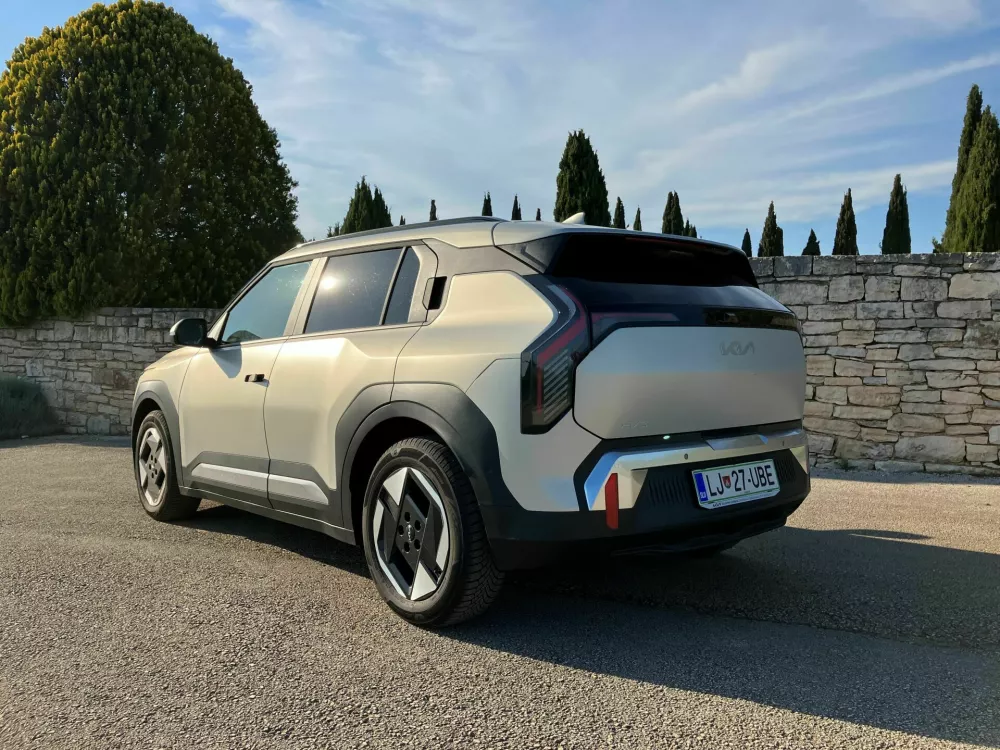 Kia EV3 EX sky: Ključ in vpra&scaron;anje za milijon evrov