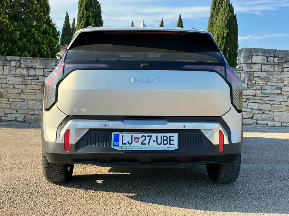 Kia EV3 EX sky: Ključ in vpra&scaron;anje za milijon evrov