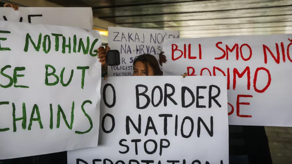 Poskus deportacije sredi zdravljenja