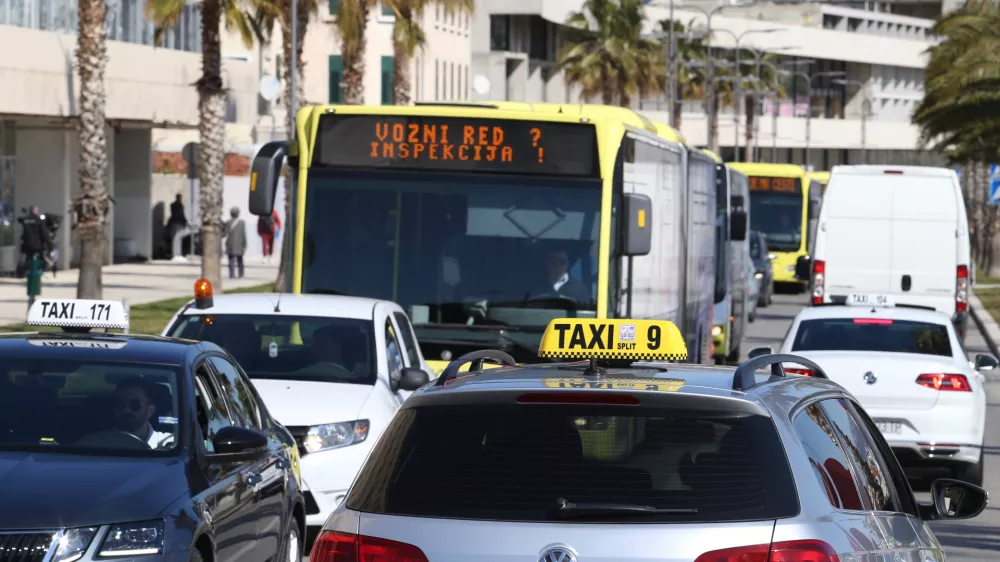 10.03.2020., Split - Sindikat vozaca i prometnih radnika "Promet Split" organizirao je prosvjednu voznju u suradnji sa Udruzenjem obrtnika (Ceh prijevoznika i taksi sekcija) zbog ne postivanja voznog reda u autobusnom prijevozu od strane ne lojalne konkurencije. Photo: Ivo Cagalj/PIXSELL
