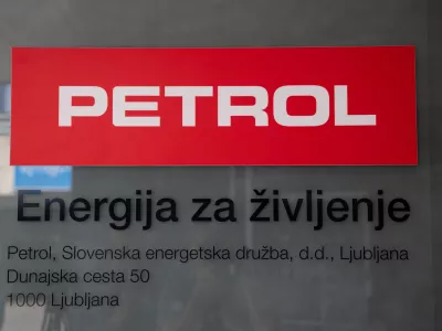 Ljubljana, pred upravno stavbo druzbe Petrol.Izjava za medije predsednika uprave Petrola Sase Bergerja.