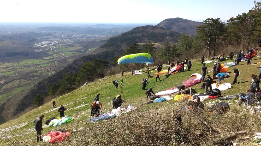 Jadralni padalci, vzleti&scaron;če Lijak