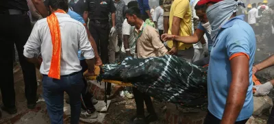 People carry the body of a victim from the crash site after an Air India Boeing 787 Dreamliner plane crashed in Ahmedabad, India, June 12, 2025. REUTERS/Amit Dave   TPX IMAGES OF THE DAY