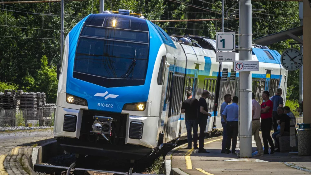 novi vlad Stadler, Slovense železnice