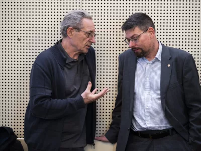 Branimir &Scaron;trukeljJakob Počivav&scaron;ek09.04.2025 Seja pogajalske komisije, na kateri se bodo sestale vladna pogajalska skupina in pogajalski skupini reprezentativnih sindikatov javnega sektorjaFOTO: Nik Erik Neubauer