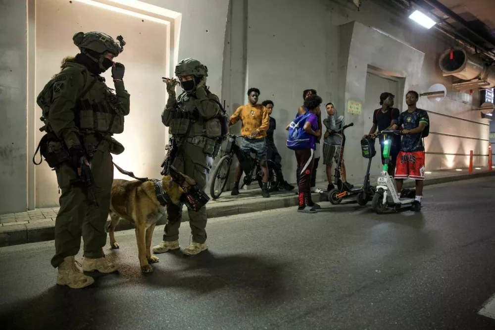 People take cover in public shelter following missile attack from Iran on Israel, at Tel Aviv, Israel June 13, 2025 REUTERS/Itay Cohen