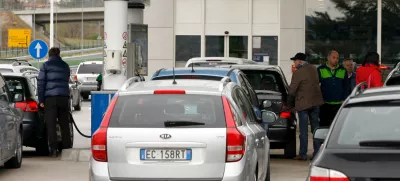 OMV bencinski servis ŠkofijeGužva na črpalki, ki jo povzročajo italijanski vozniki zaradi cenejšega goriva.//foto: Bojan Velikonja