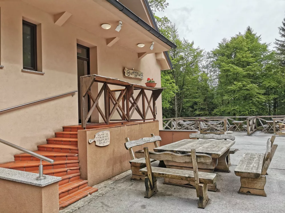 Gosti&scaron;če Karavla 297