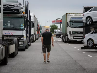 03.07.2016 - Stavka v Luki Koprer - Luka Koper - tovorni promet tovornjaki čakajo za vstop v Luko ///FOTO: Luka Cjuha.