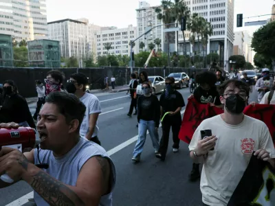 Demonstrators protest against federal immigration sweeps, in Los Angeles, California, U.S., June 15, 2025. REUTERS/Leah Millis