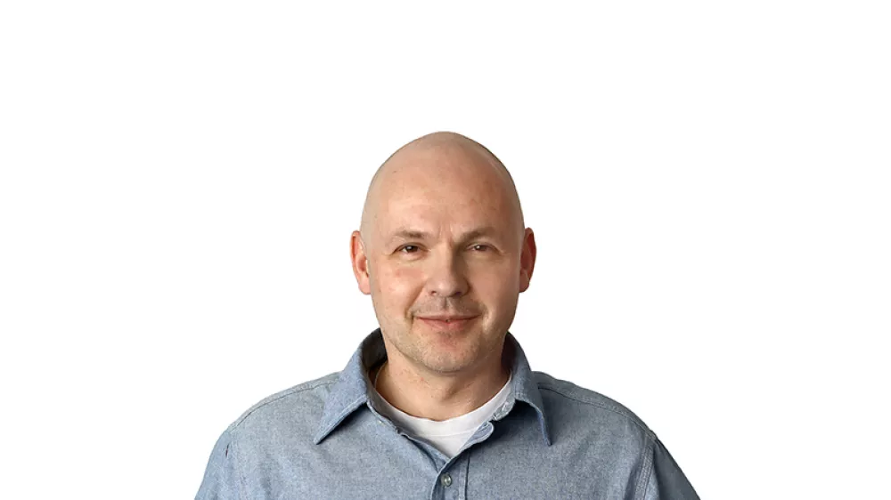 Peter Lov&scaron;in novinar DnevnikZA ONLINE - Redakcija Dnevnik 2024 - portreti za komentarje in kolumne - kolumnisti - komentatorji &ndash; novinarji - portret