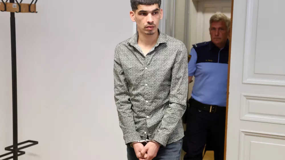 33-letni obtoženi se je zna&scaron;el že v tretjem sodnem postopku pri nas. Dvakrat je bil doslej na pogojno zaporno kazen obsojen zaradi tatvin. V priporu je od aretacije januarja letos. 