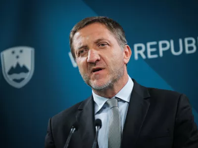 Ljubljana, vlada.Novinarska konferenca o vlogi in pomenu zaposlenih v javnem sektorju ter o prenovi placnega sistema.Minister za finance Klemen Bostjancic.