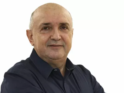 Darijan Ko&scaron;ir- Redakcija Dnevnik 2024 - portreti za komentarje in kolumne - kolumnisti - komentatorji &ndash; novinarji - portret //FOTO: Luka Cjuha