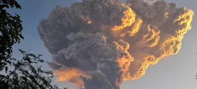 Mount Lewotobi Laki-laki spews smoke and volcanic ash as seen from Kawalelo village in East Nusa Tenggara province, Indonesia, June 17, 2025. REUTERS/Floriana Jijiana J. Tobin