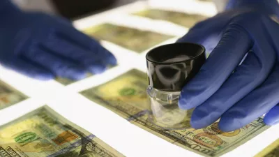 Ponarejanje denarja - simbolična fotografija, ponarejanje, ponaredek, goljuf, ponarejen denar