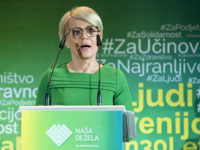 Brdo pri Kranju.Kongres stranke Nasa dezela, na kateri so predstavili volilni program ter kandidatke in kandidate za drzavnozborske volitve.Predsednica stranke Aleksandra Pivec.