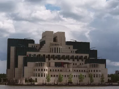 FILE PHOTO 14MAY99 - The headquarters of Britain's Secret Intelligence Service (MI6) at Vauxhall Cross on the River Thames in central London in this May 14, 1999 file picture. In a National Audit Office report written in 1995, and banned from publication until Prime Minister Tony Blair agreed it's release February 18, shows that former Conservative Prime Minister Margaret Thatcher was kept in the dark by her security and intelligence chiefs as the cost of building and refitting the new headquarters for MI5 and MI6 doubled from #252million to more than #547million.PS