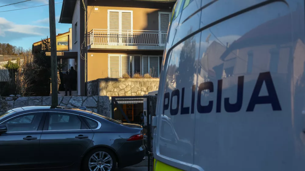 - 10.01.2023 - Hi&scaron;ne preiskave na naslovu Rožna dolina cesta IX 26. v Ljubljani - morebitna logistična točka kriminalne združbe, ki se ukvarja s čezmejno prodajao droge in orožja - akcija slovenske in avstrijske policije -  //FOTO: Bojan Velikonja.