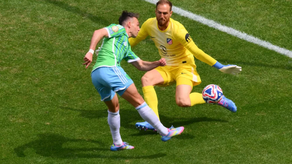 Soccer Football - FIFA Club World Cup - Group B - Seattle Sounders v Atletico Madrid - Lumen Field, Seattle, Washington, U.S. - June 19, 2025 Atletico Madrid's Jan Oblak saves a shot from Seattle Sounders' Daniel Musovski IMAGN IMAGES via Reuters/Steven Bisig