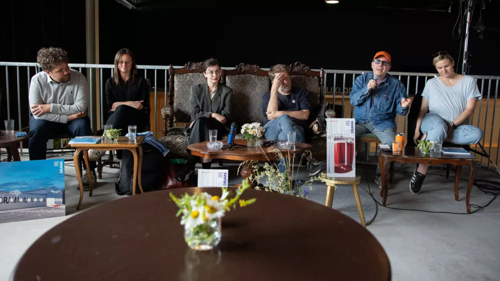 Igre moči na odru Drame