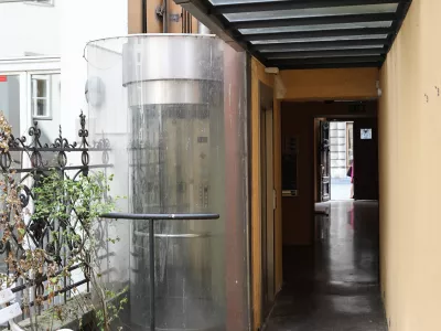 20.06.2025. Naknadno ugrajeni Lift v starome&scaron;čanski stavbi v centru Ljubljane. Foto: Bojan Velikonja 