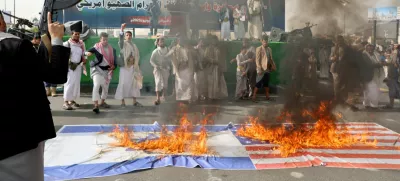 Protesters, predominantly Houthi supporters, burn Israeli and U.S. flags as they demonstrate in solidarity with Palestinians and Iran, amid the Iran-Israel conflict, in Sanaa, Yemen June 20, 2025. REUTERS/Khaled Abdullah   TPX IMAGES OF THE DAY