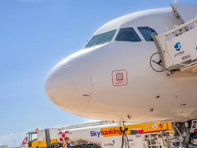 Za potnike bo vkrcavanje vse dražje, leti dalj&scaron;i.