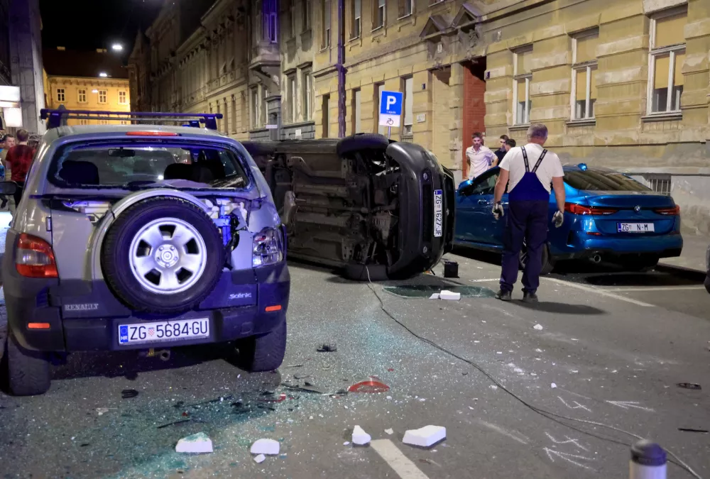 20.06.2025., Zagreb - U Medulicevoj ulici izgubio nadzor nad vozilom te se zabio u parkirane automobile, vozac zavrsio na boku. Policijski ocevid je u tijeku. Photo: Marko Prpic/PIXSELL