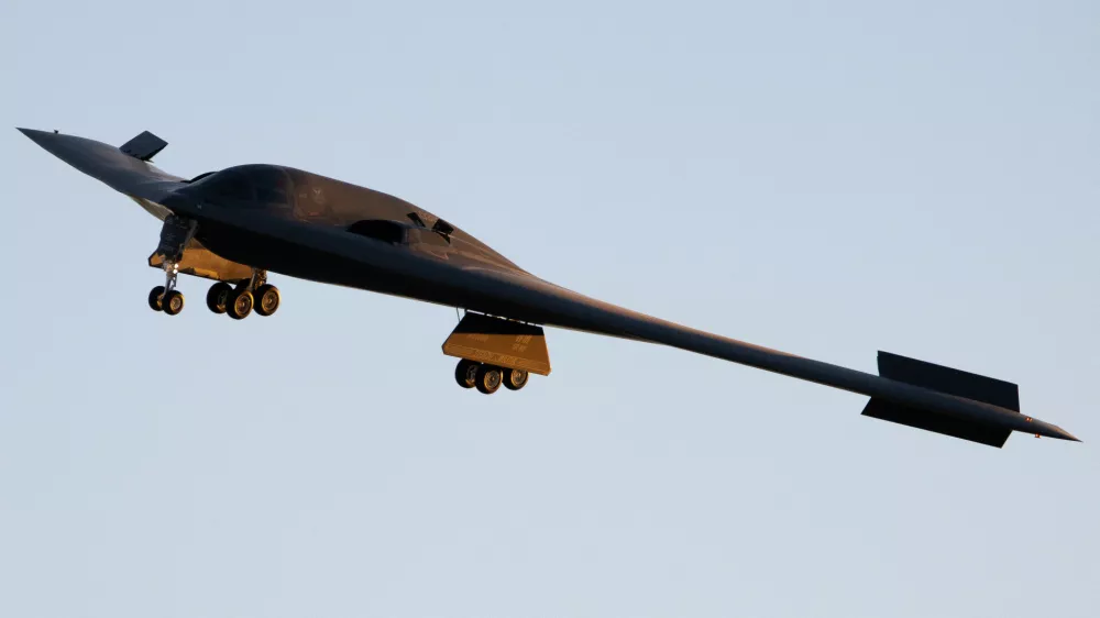25 January 2022, US, Las Vegas: A B-2 Stealth Bomber approaches Nellis Air Force Base in Las Vegas, for landing after participating in a Red Flag exercise. Photo: Brett Johnsen/ZUMA Press Wire/dpa